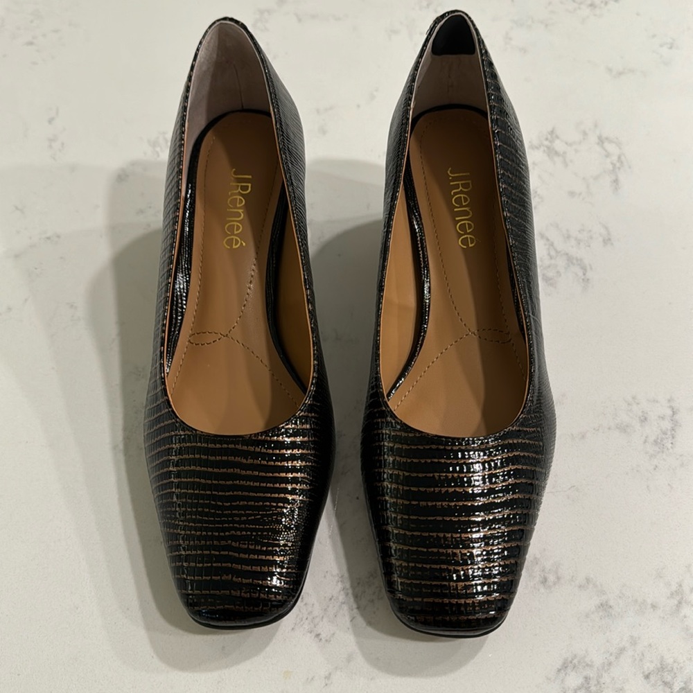 J. Renee 8M Dark Brown shoes with Gold band on bottom of heel.